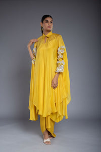 Vestido drapeado amarillo