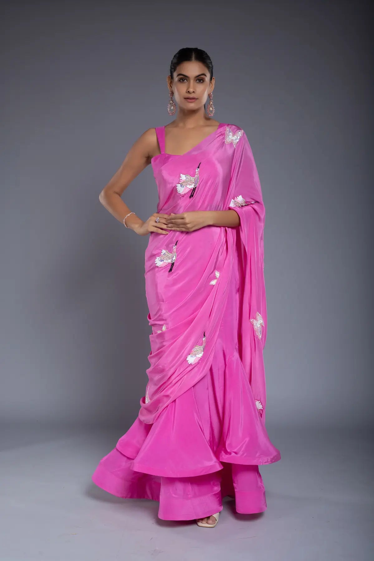 Sari con volantes rosas