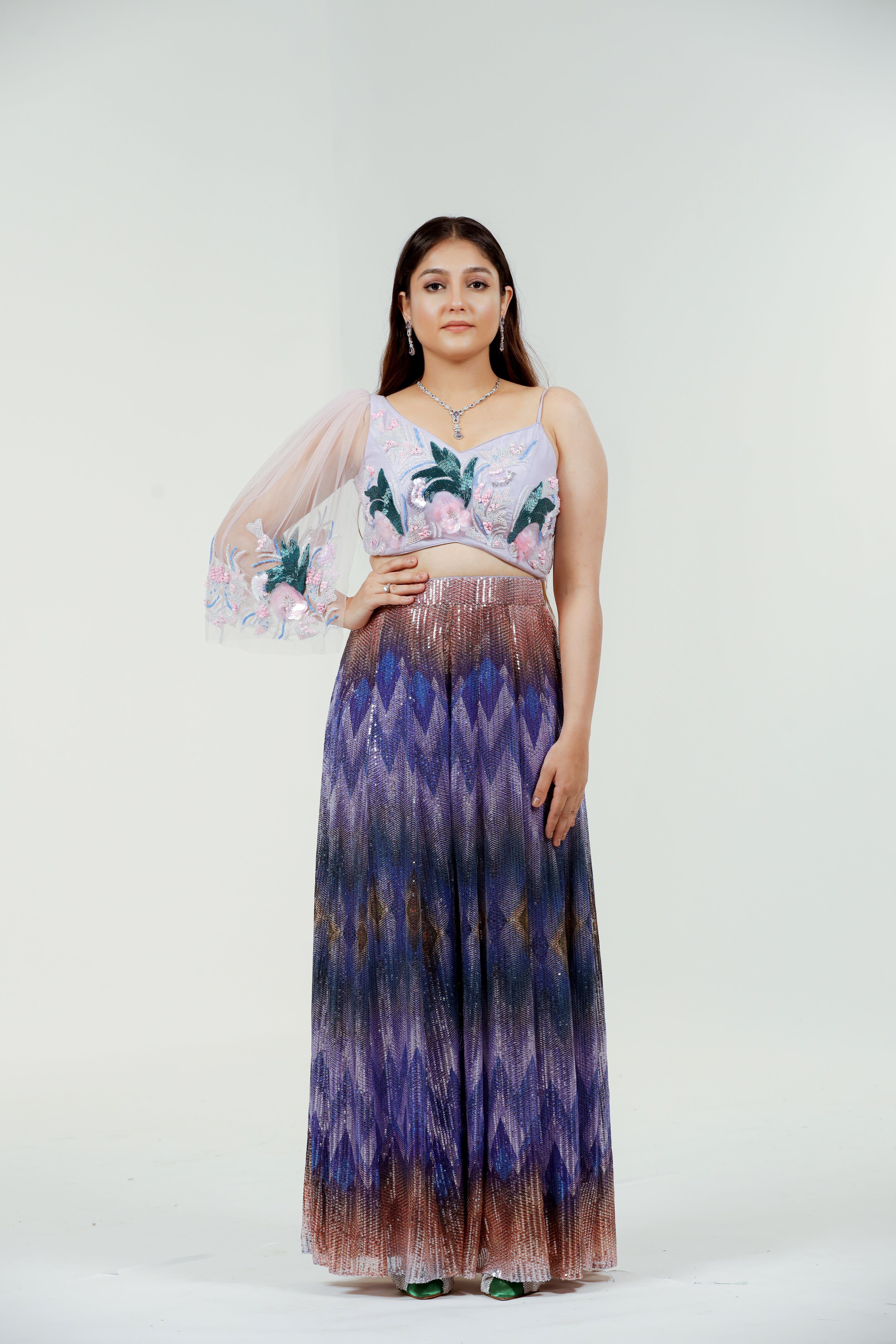 Conjunto Palazzo con lentejuelas moradas