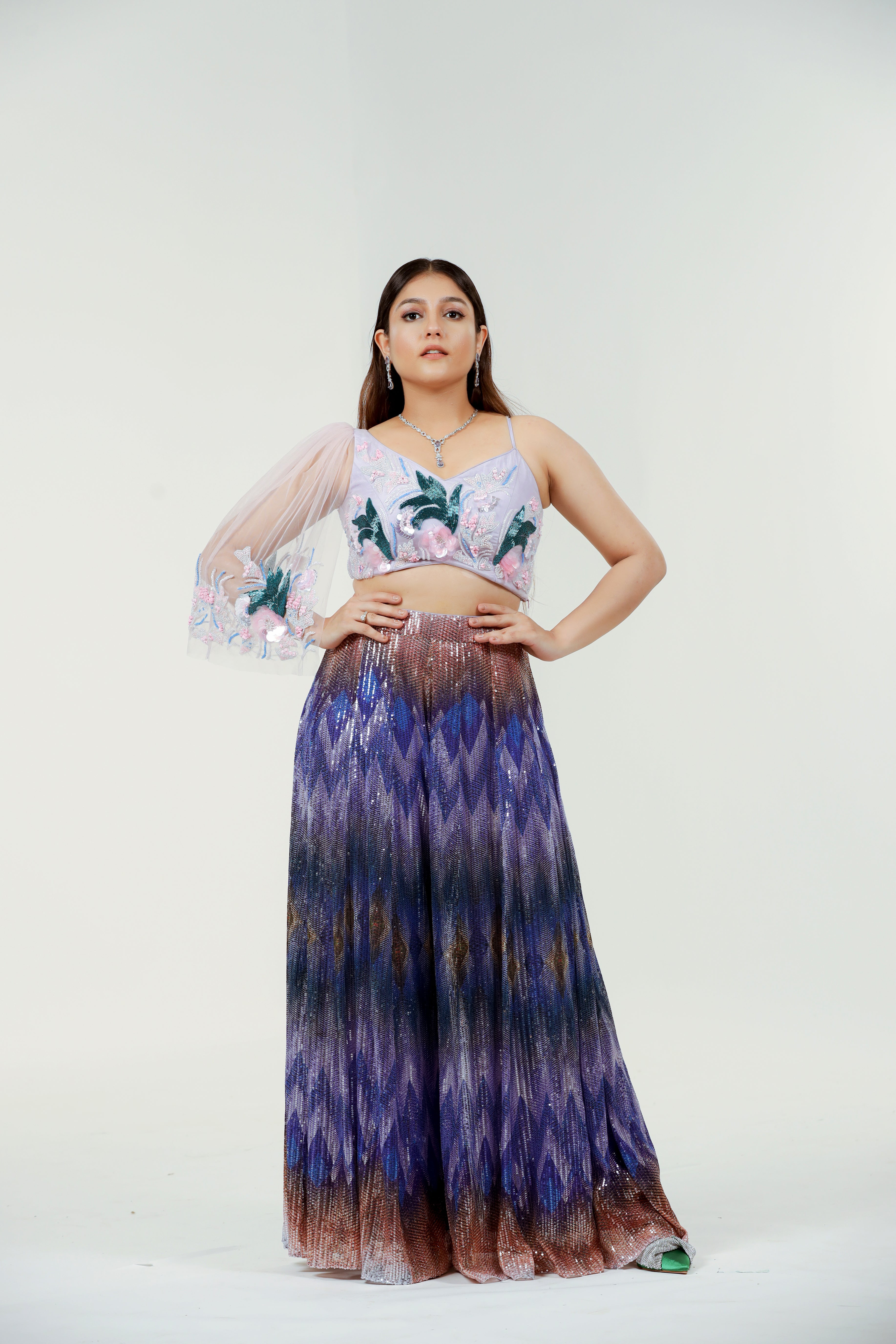 Conjunto Palazzo con lentejuelas moradas
